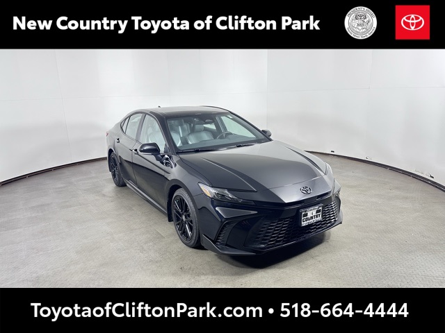 2025 Toyota Camry SE's photo