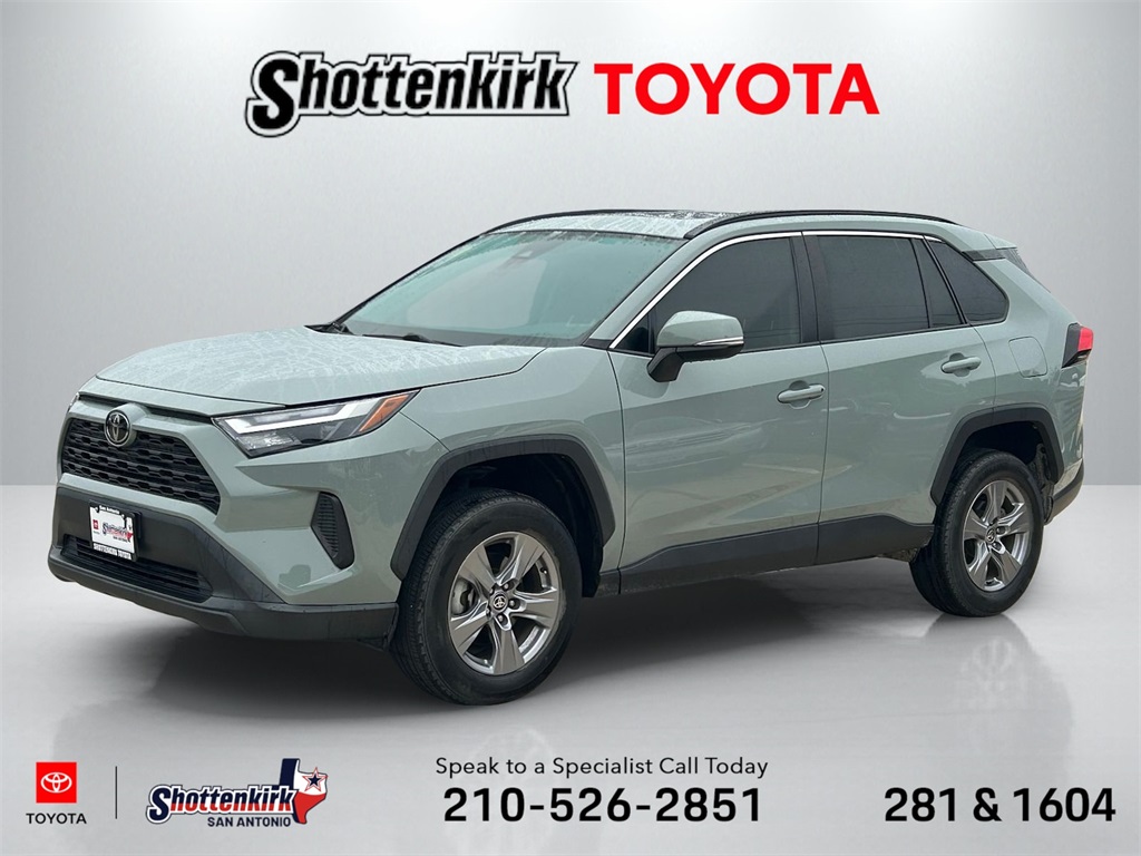 2022 Toyota RAV4 XLE's photo