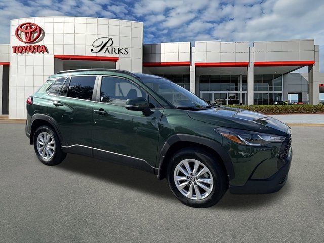 2023 Toyota Corolla Cross LE's photo