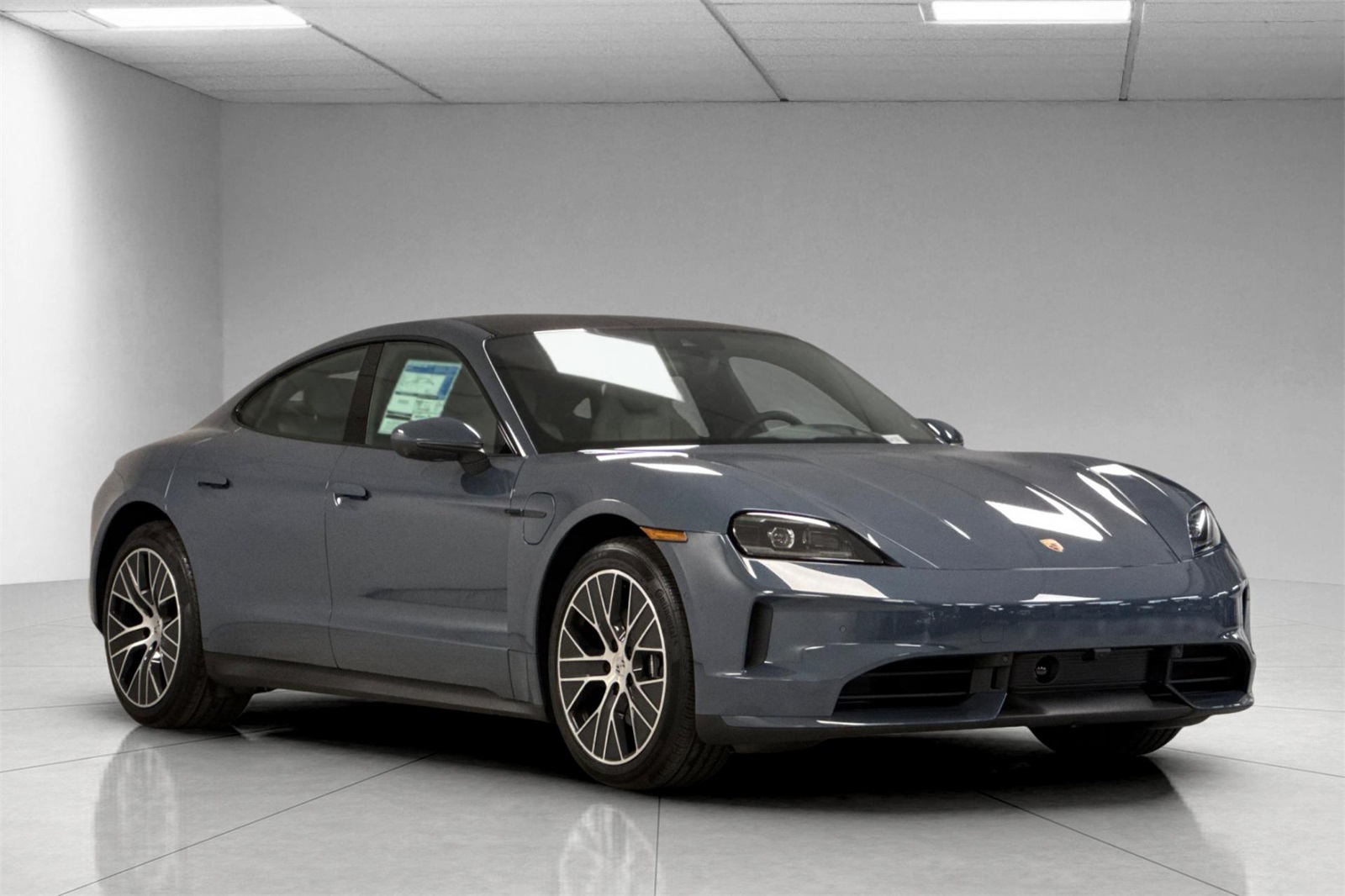 2025 Porsche Taycan 4 photo 10