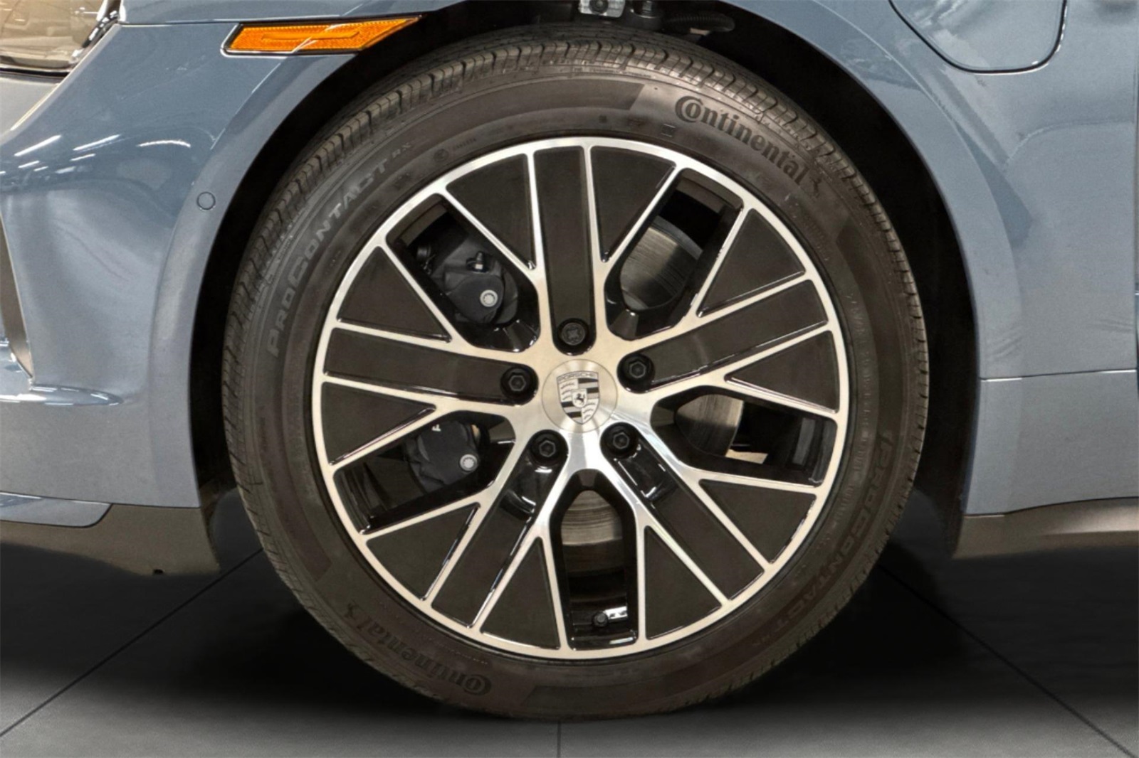 2025 Porsche Taycan 4 photo 12