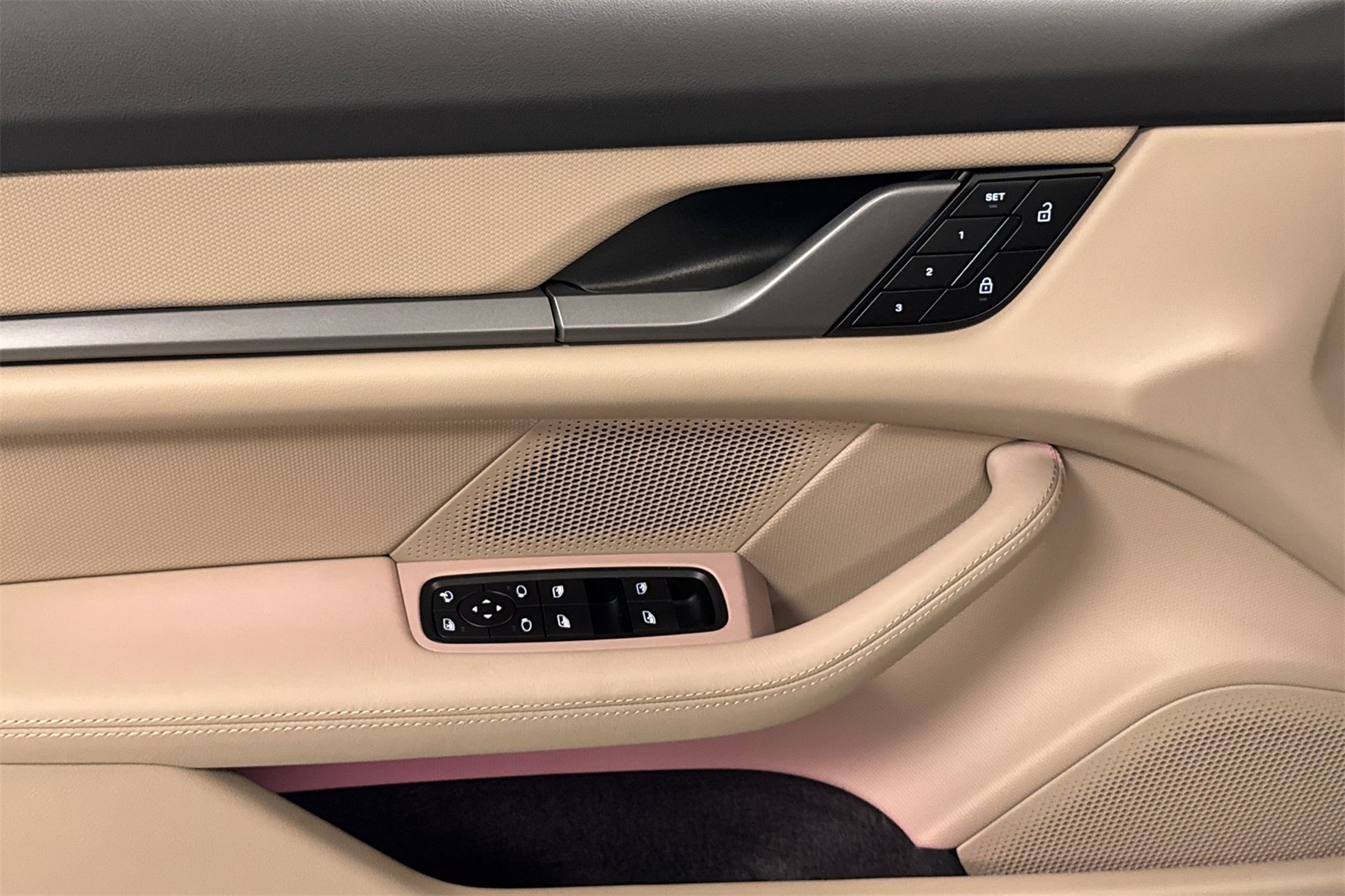 2025 Porsche Taycan 4 photo 13