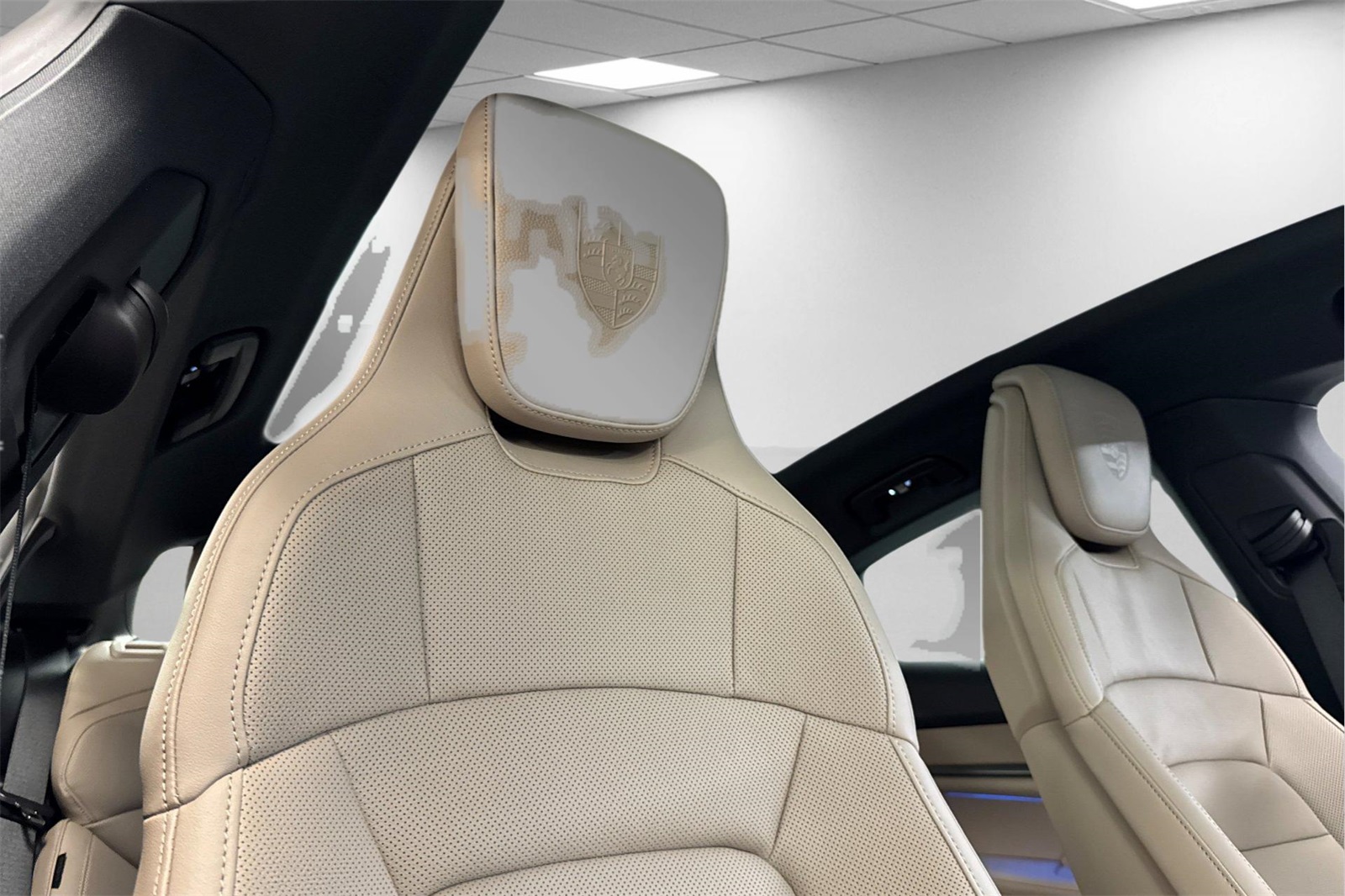 2025 Porsche Taycan 4 photo 17
