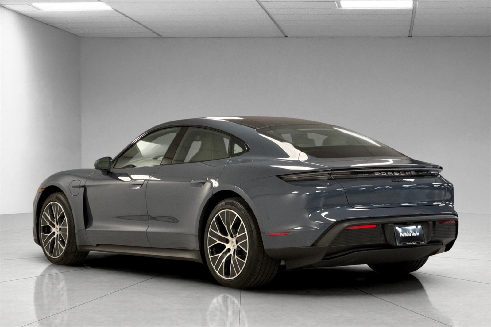 2025 Porsche Taycan 4 photo 3