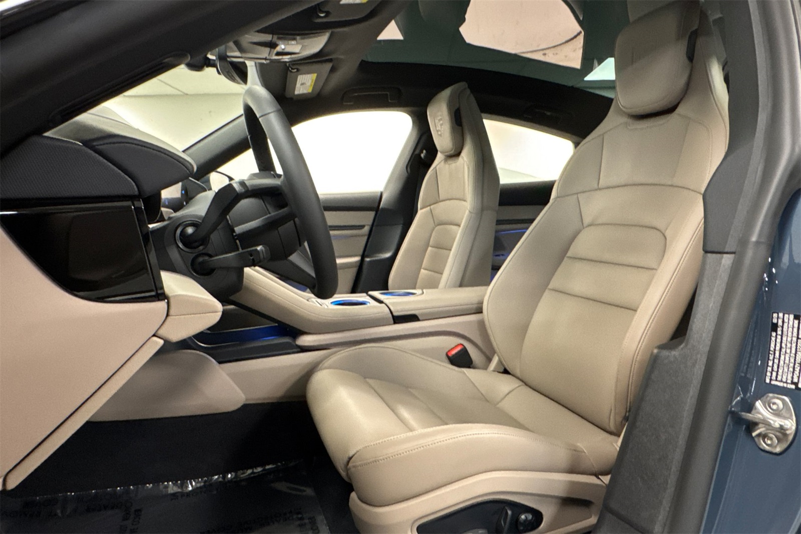 2025 Porsche Taycan 4 photo 5