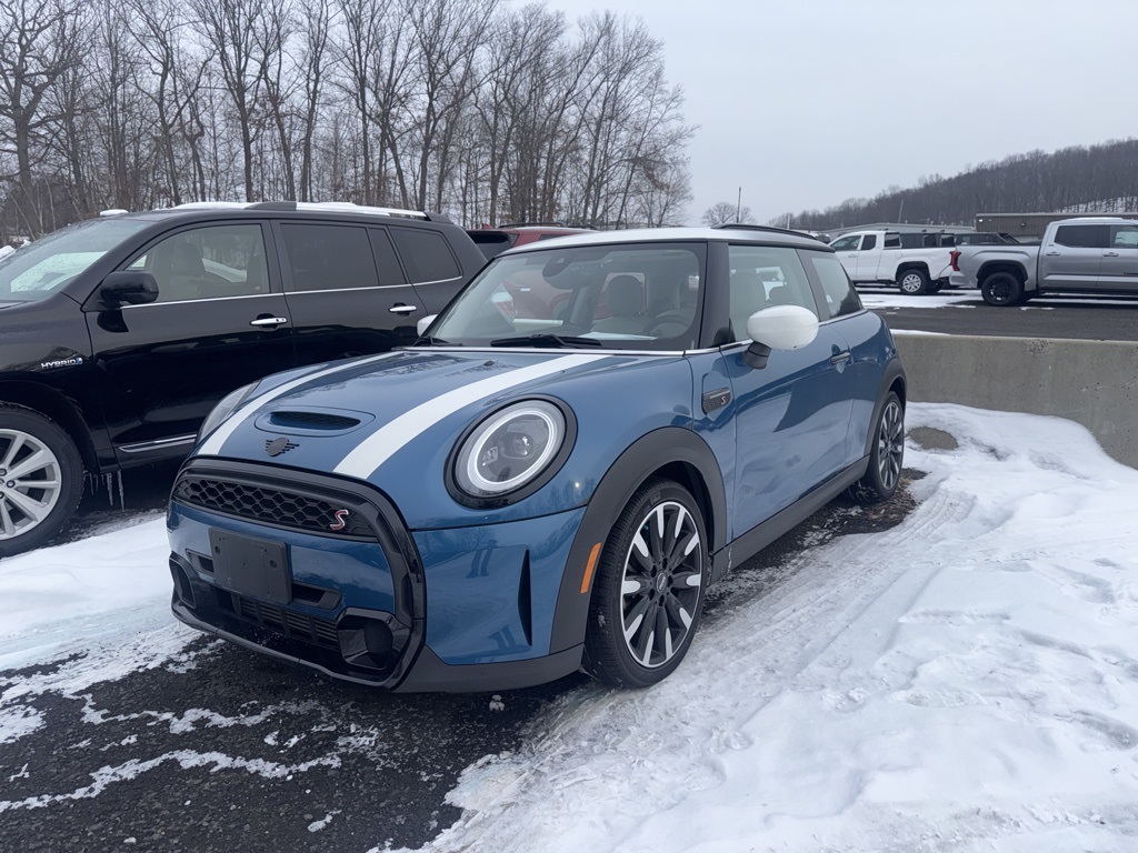 2023 MINI 3 Door S's photo