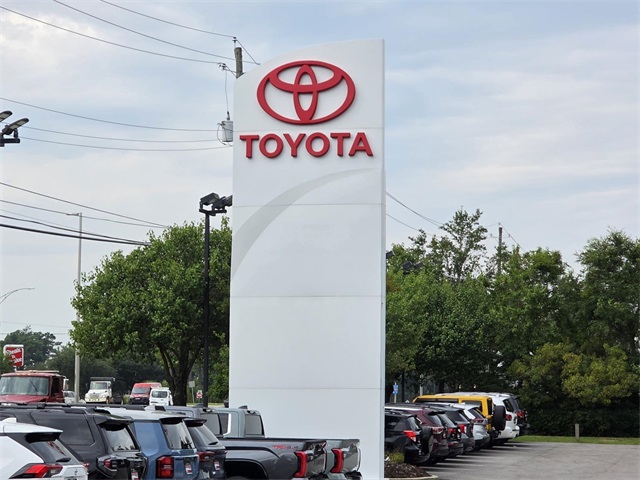 2023 Toyota Sienna XLE's photo