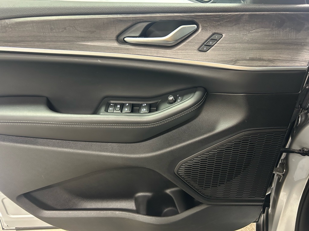 used 2024 Jeep Grand Cherokee L car, priced at $33,998