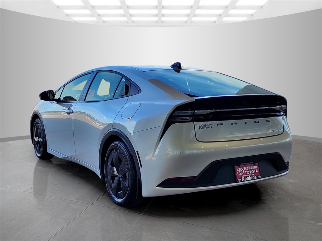 2026 Toyota Prius Plug-in Hybrid SE photo 4