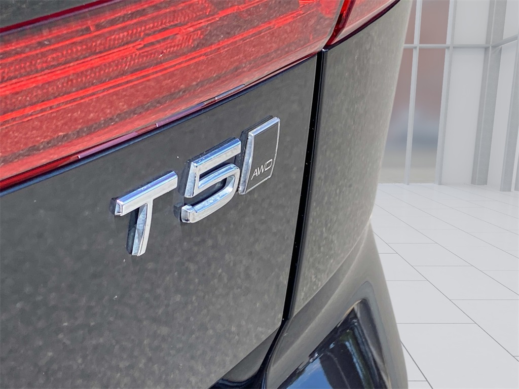 2021 Black Volvo XC60 T5 Momentum AWD SUV