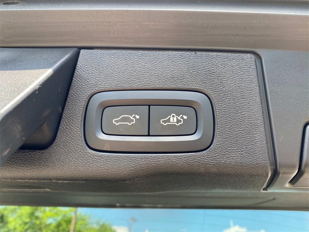 2021 Black Volvo XC60 T5 Momentum AWD SUV