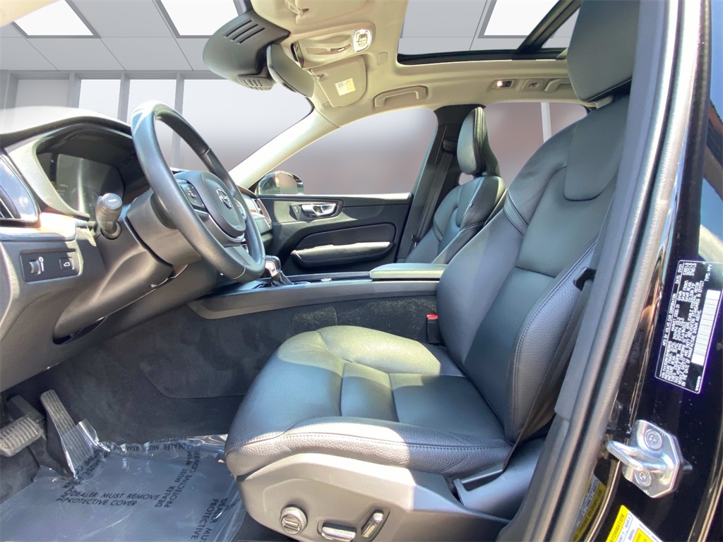 2021 Black Volvo XC60 T5 Momentum AWD SUV