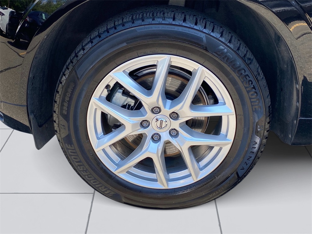 2021 Black Volvo XC60 T5 Momentum AWD SUV