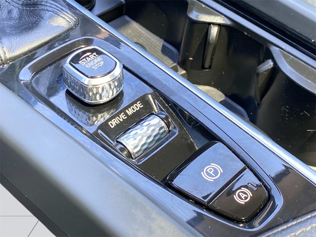 2021 Black Volvo XC60 T5 Momentum AWD SUV