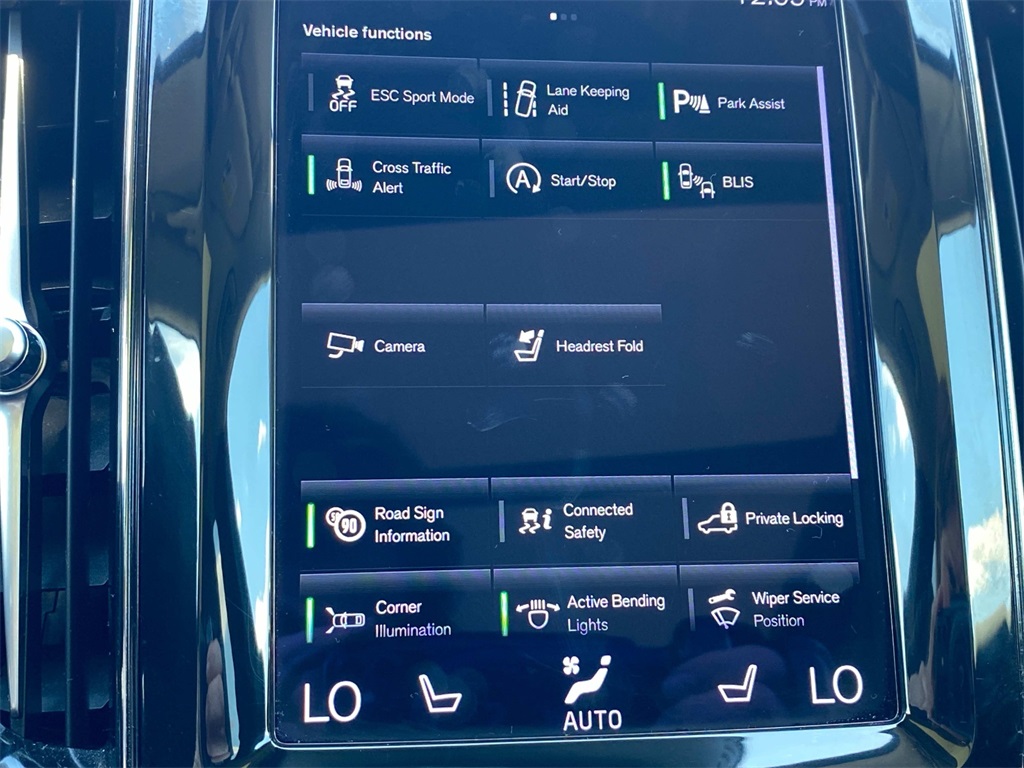 2021 Black Volvo XC60 T5 Momentum AWD SUV