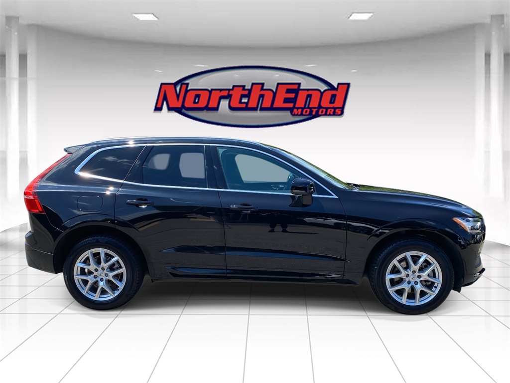 2021 Black Volvo XC60 T5 Momentum AWD SUV