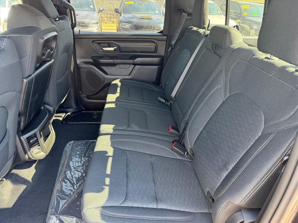 2025 Ram 1500 Tradesman photo 4