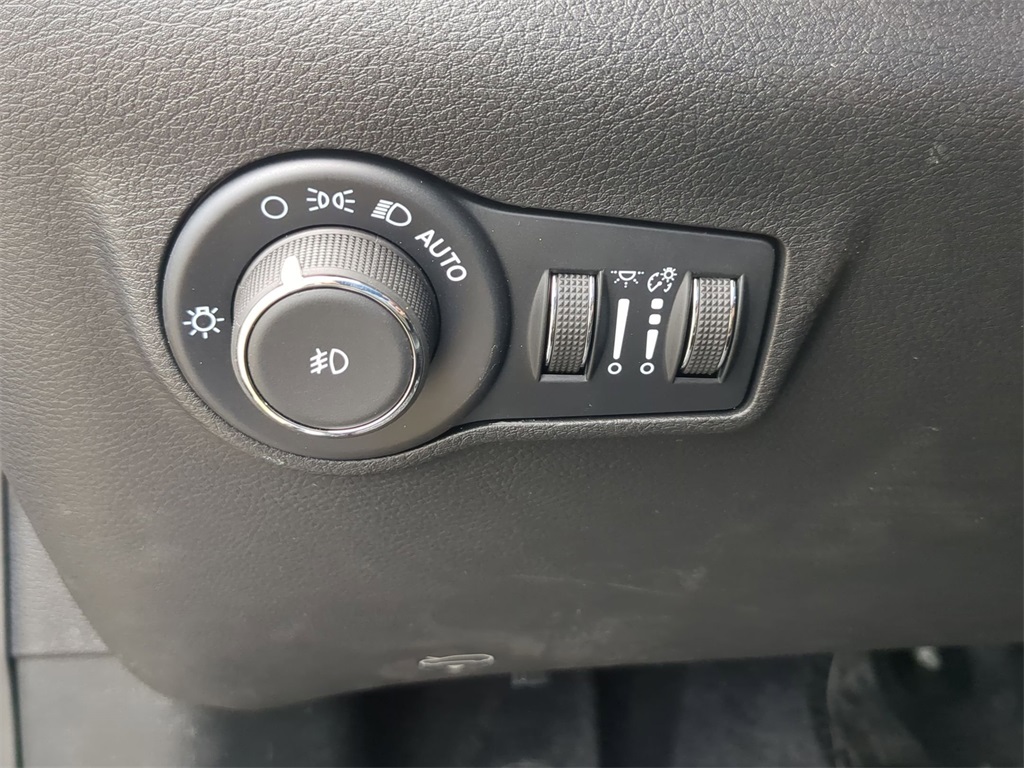 2025 Jeep Compass Limited photo 16