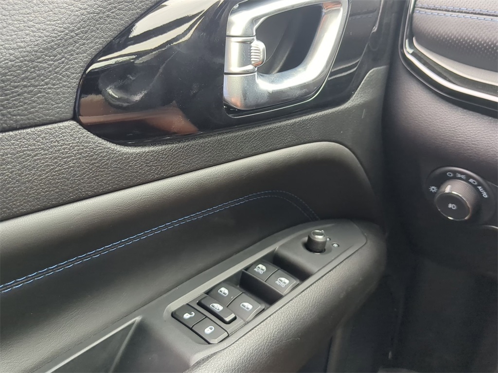 2025 Jeep Compass Limited photo 17