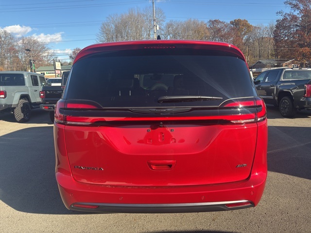 2026 Chrysler Pacifica photo 4