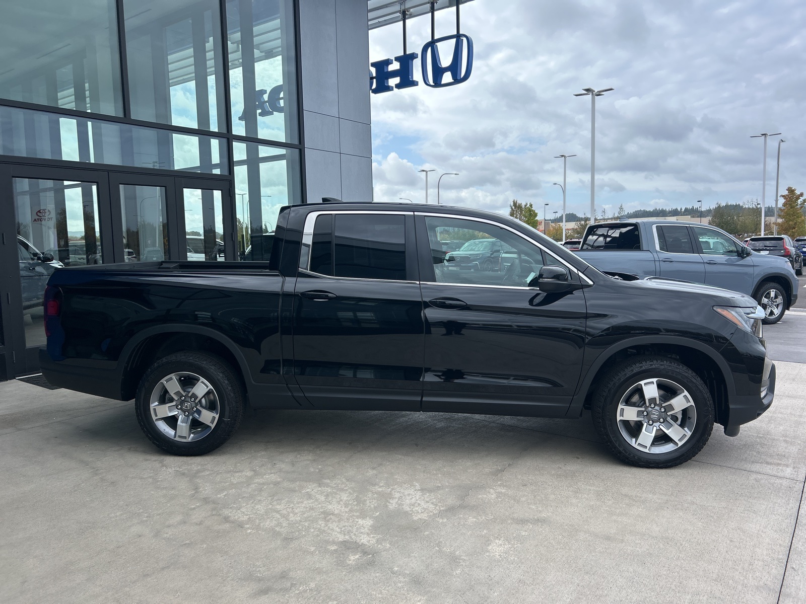 2025 Honda Ridgeline RTL photo 4