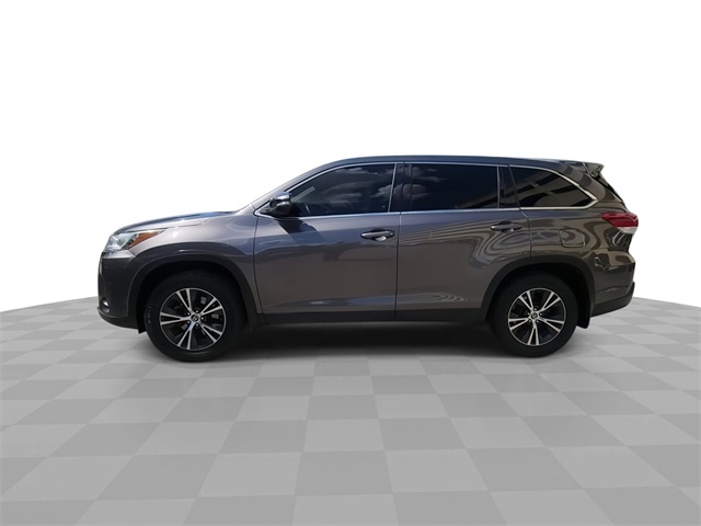 2019 Toyota Highlander LE photo 2
