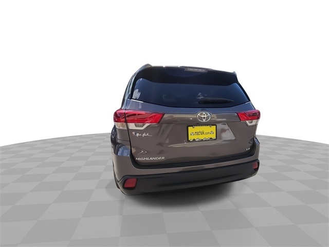 2019 Toyota Highlander LE photo 4