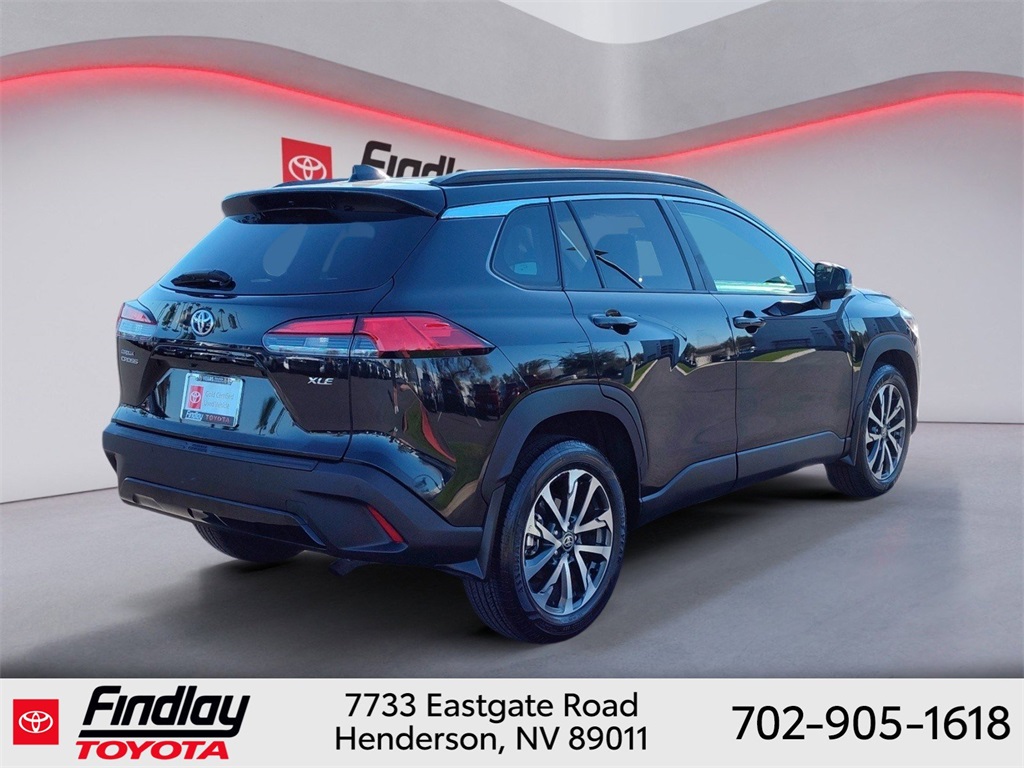 2023 Toyota Corolla Cross XLE photo 3