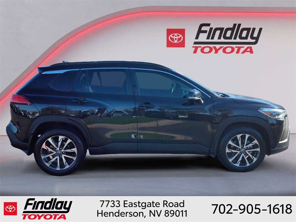 2023 Toyota Corolla Cross XLE photo 4