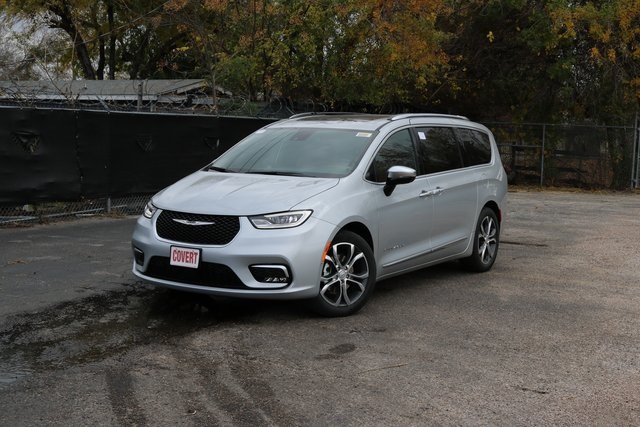 2026 Chrysler Pacifica Pinnacle's photo