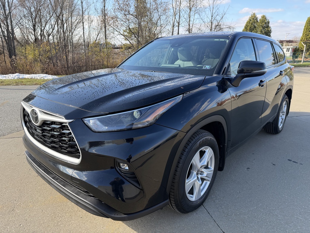 used 2022 Toyota Highlander car, priced at $31,903