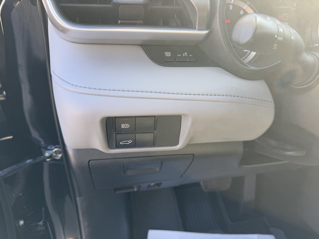 used 2022 Toyota Highlander car, priced at $31,903