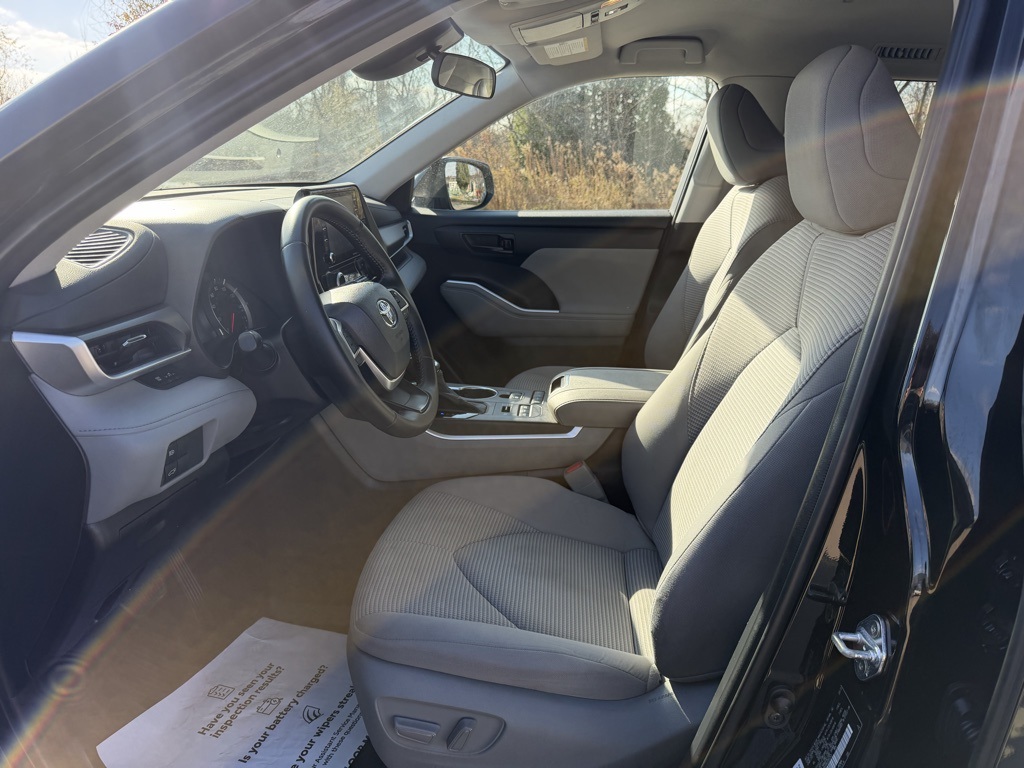 used 2022 Toyota Highlander car, priced at $31,903