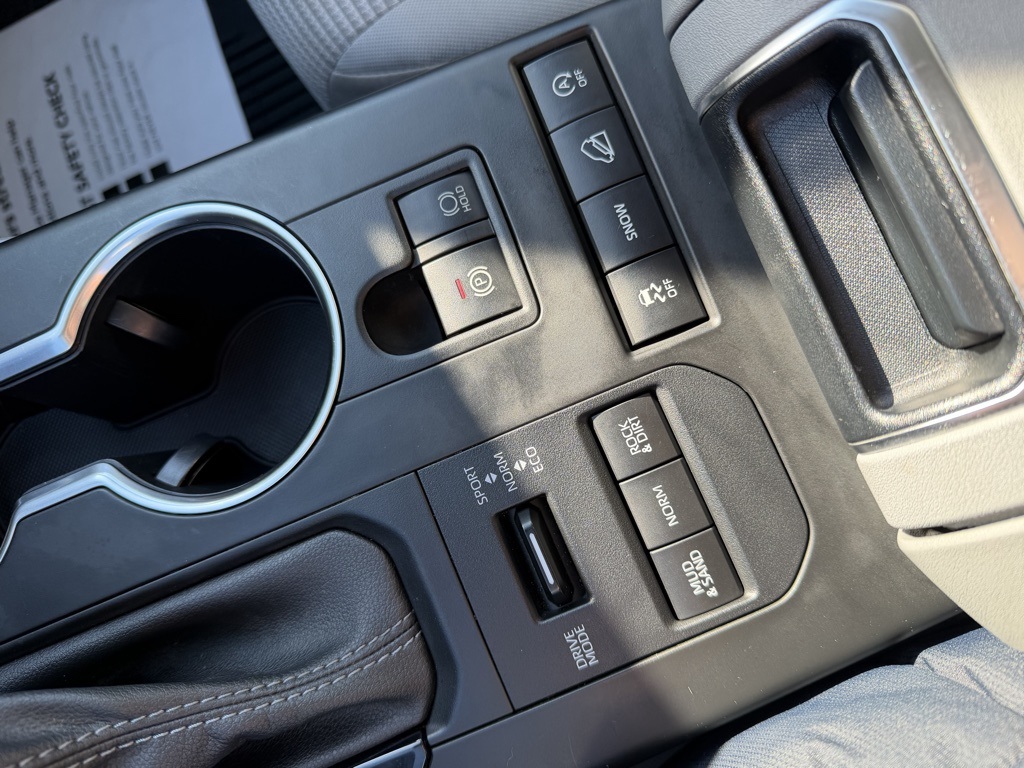 used 2022 Toyota Highlander car, priced at $31,903