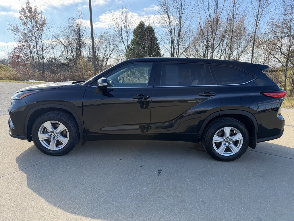 used 2022 Toyota Highlander car, priced at $31,903
