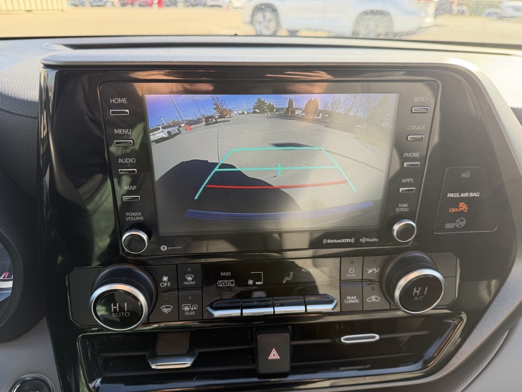 used 2022 Toyota Highlander car, priced at $31,903