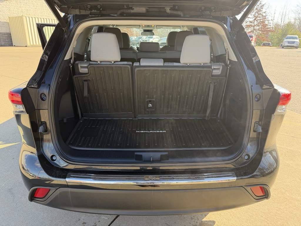 used 2022 Toyota Highlander car, priced at $31,903