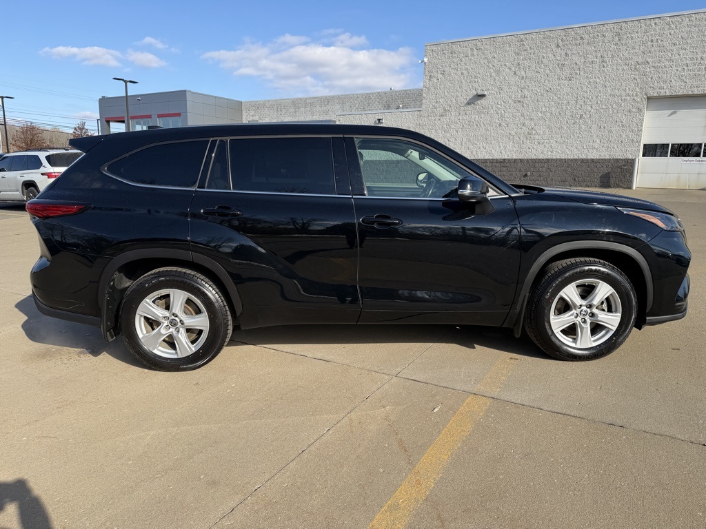 used 2022 Toyota Highlander car, priced at $31,903