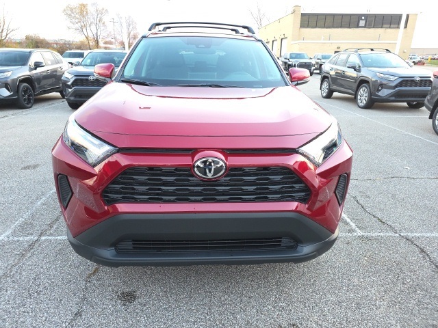 2025 Toyota RAV4 Hybrid XLE photo 2