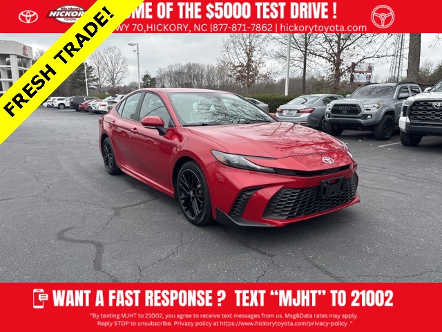 2025 Toyota Camry SE's photo