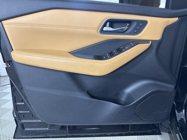 2023 Super Black Nissan Rogue Platinum FWD SUV
