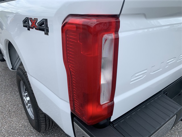 2025 Oxford White Ford Super Duty F-250 SRW XL 4X4 Truck