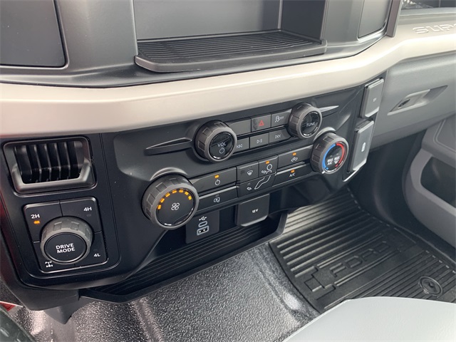 2025 Oxford White Ford Super Duty F-250 SRW XL 4X4 Truck