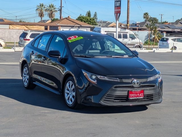2025 Toyota Corolla LE photo 3