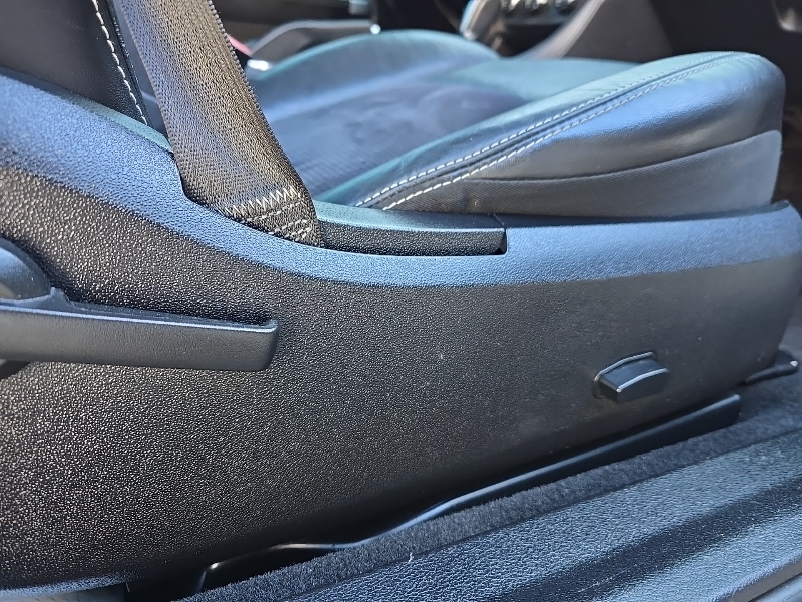 used 2011 Chrysler 200 car, priced at $6,000