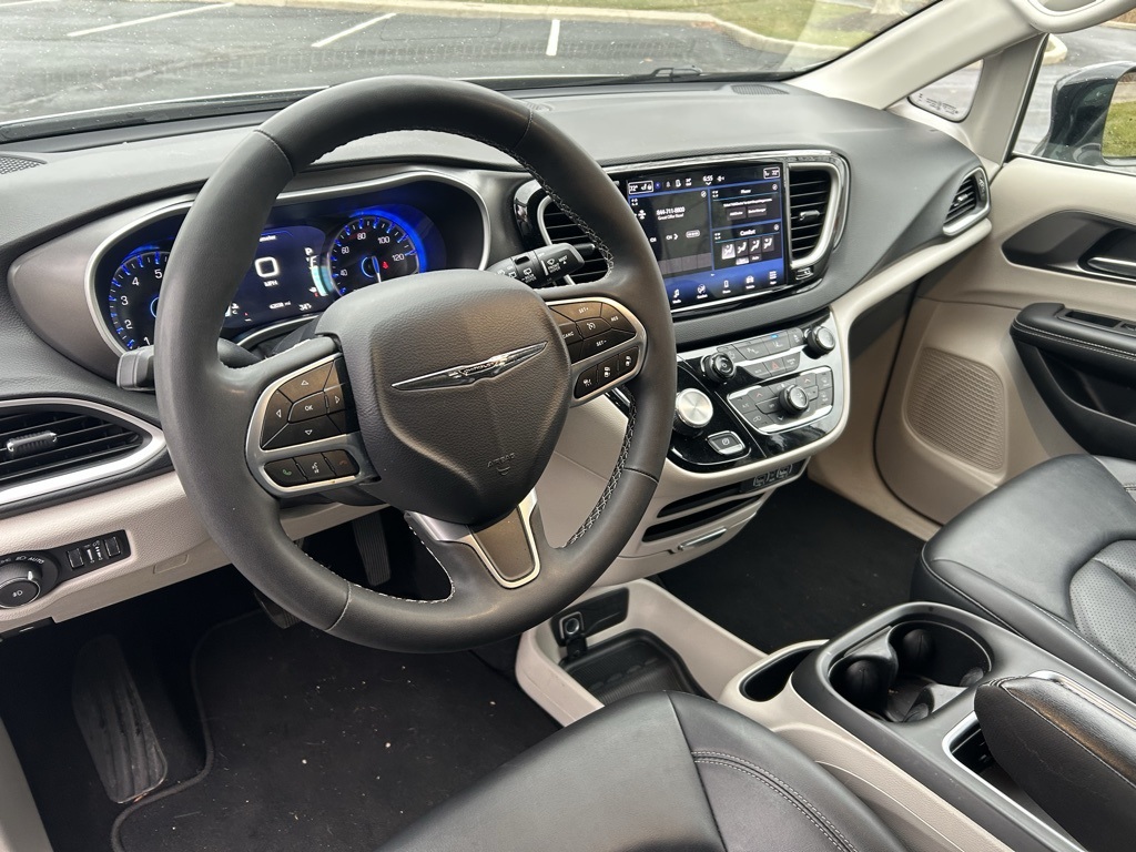 used 2024 Chrysler Pacifica car, priced at $27,500