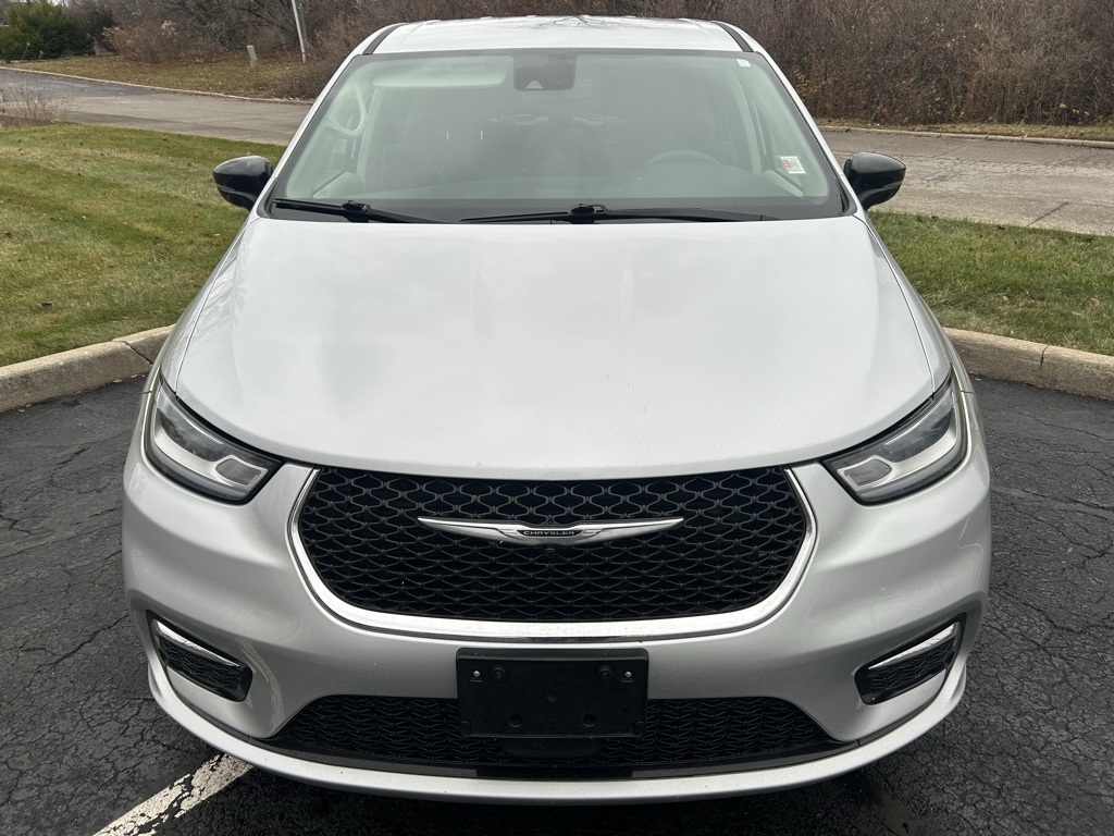 used 2024 Chrysler Pacifica car, priced at $27,500
