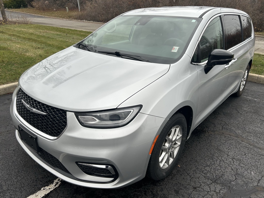 used 2024 Chrysler Pacifica car, priced at $27,500