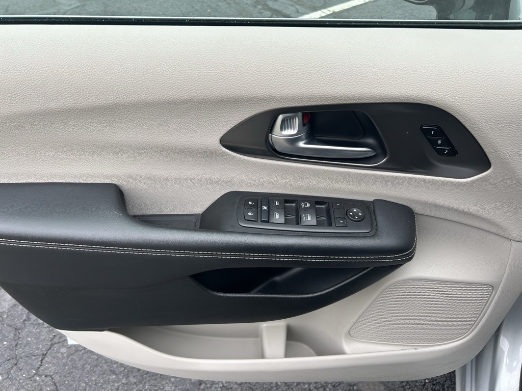 used 2024 Chrysler Pacifica car, priced at $27,500