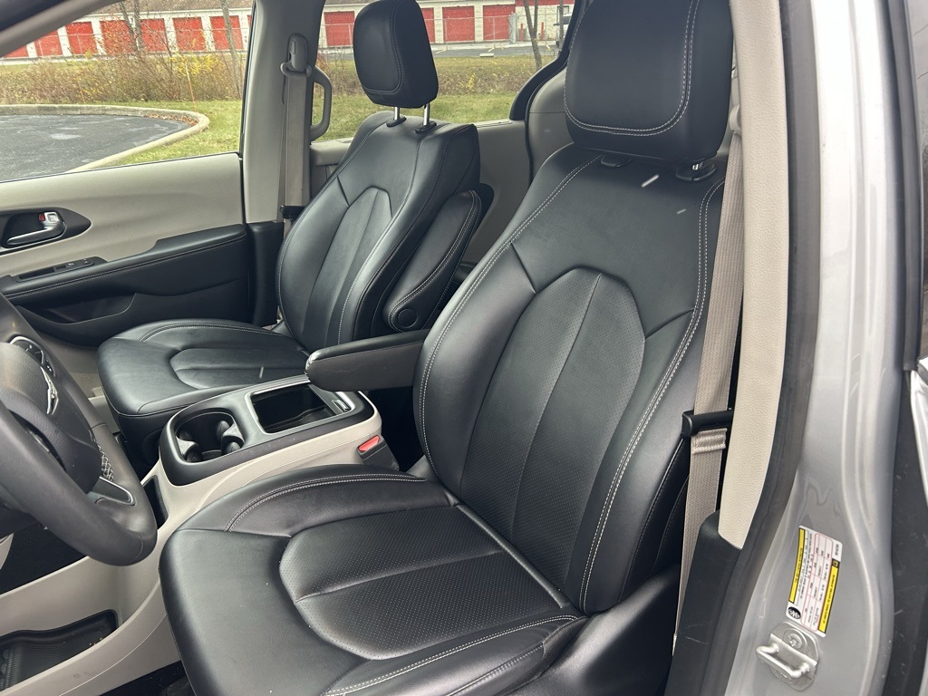 used 2024 Chrysler Pacifica car, priced at $27,500